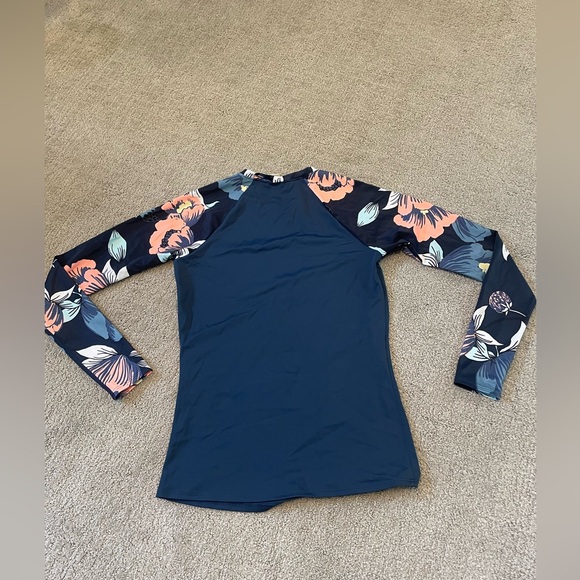 Roxy Rashguard - Picture 3 of 4